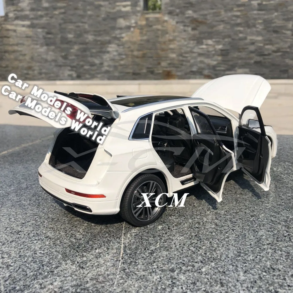Модель литая автомобиля для внедорожника Q5L Q5 L 1:18 (белый) + маленький