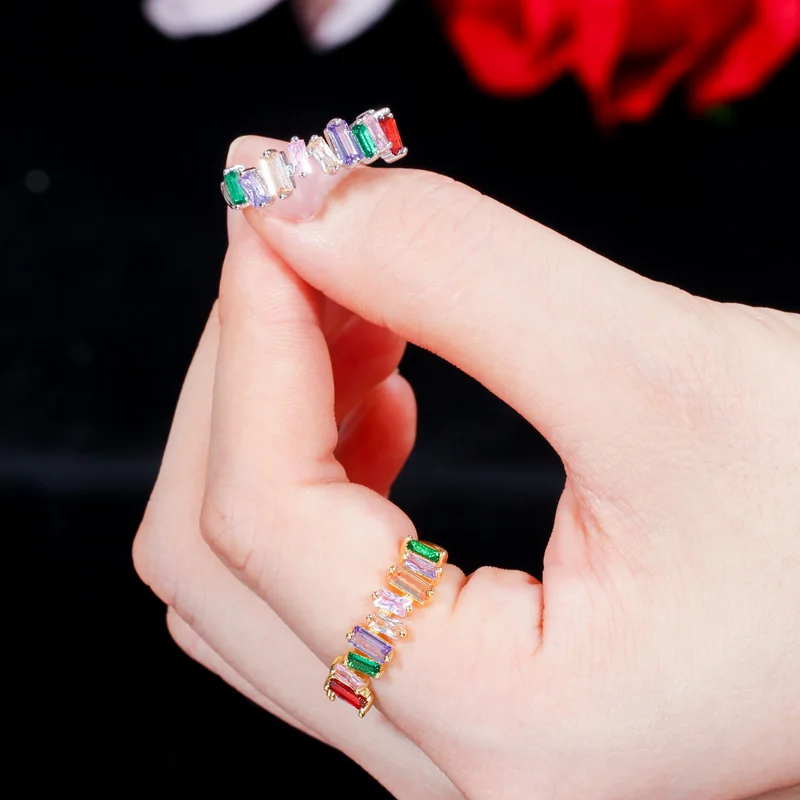 Женские обручальные кольца с фианитами CWWZircons позолоченные/посеребренные