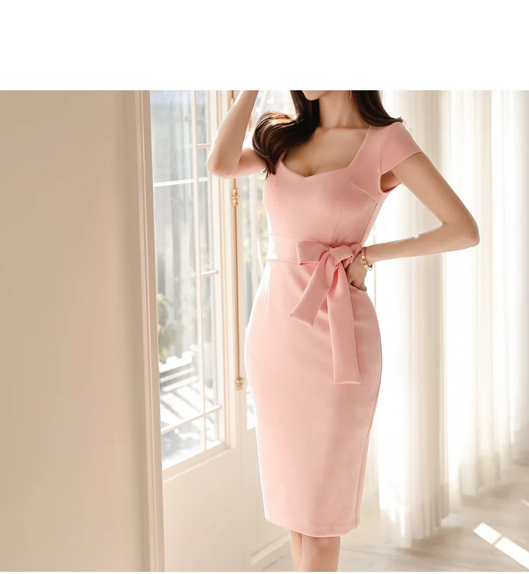 Женское платье карандаш с поясом и бантом однотонное облегающее коротким