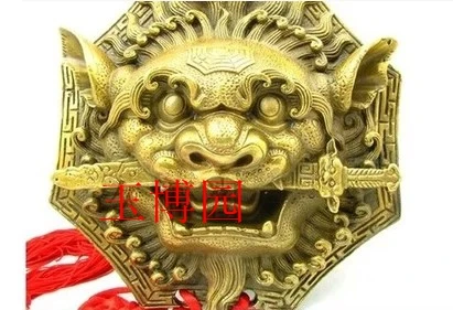 Бронзовый меч поклевка зла защищает медную головку льва в каталоге безопасные