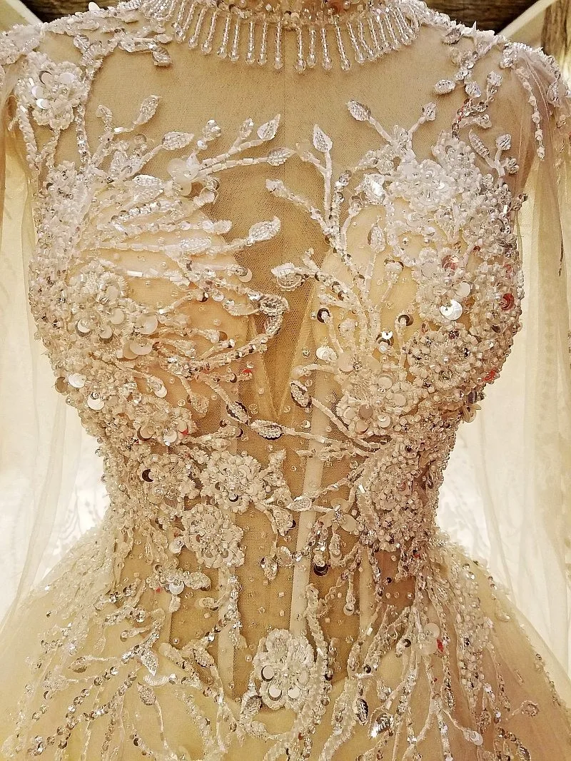 Роскошное кружевное платье с аппликацией из бисера и кристаллов свадебное 2017