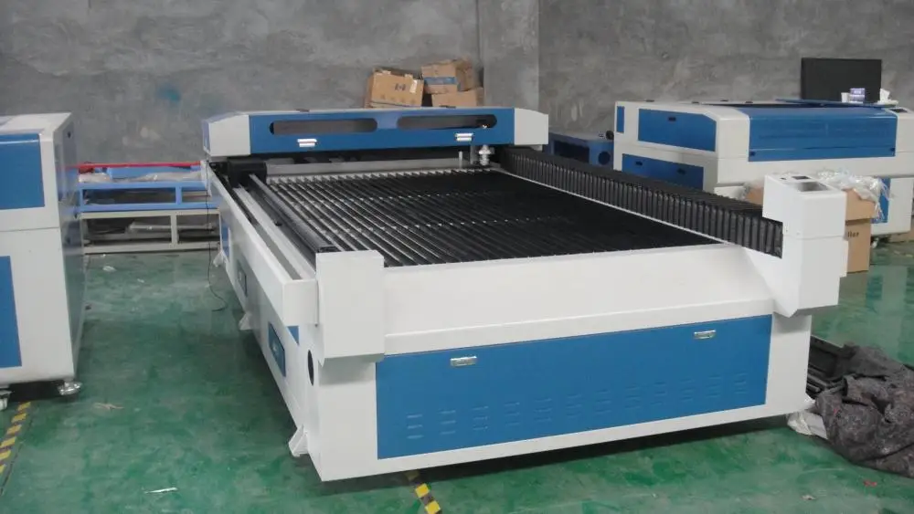 Профессиональный с хорошим лазерная гравюра машина цена/2 года Гарантии/акрил