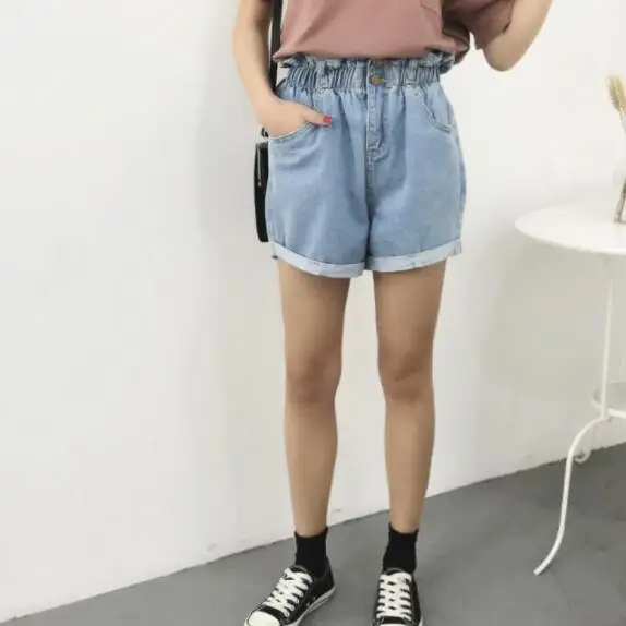 Женские джинсовые шорты с завышенной талией синие и белые эластичным поясом на