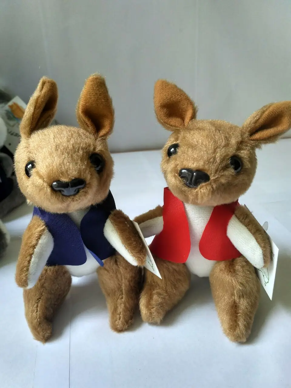 Пара мини плюшевых игрушек кенгуру высококачественный жилет куклы подарок около