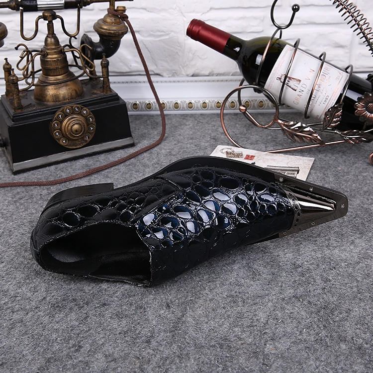 Мужские модельные туфли черного цвета с острым металлическим носком мужские из