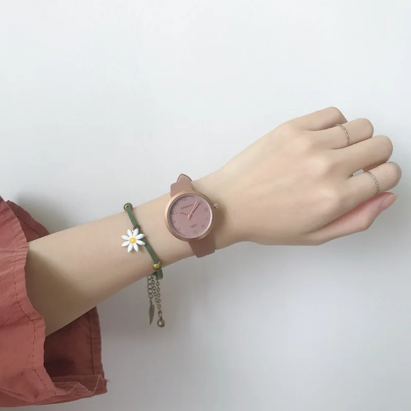 Женские кварцевые часы в стиле ретро коричневые наручные с простым циферблатом и