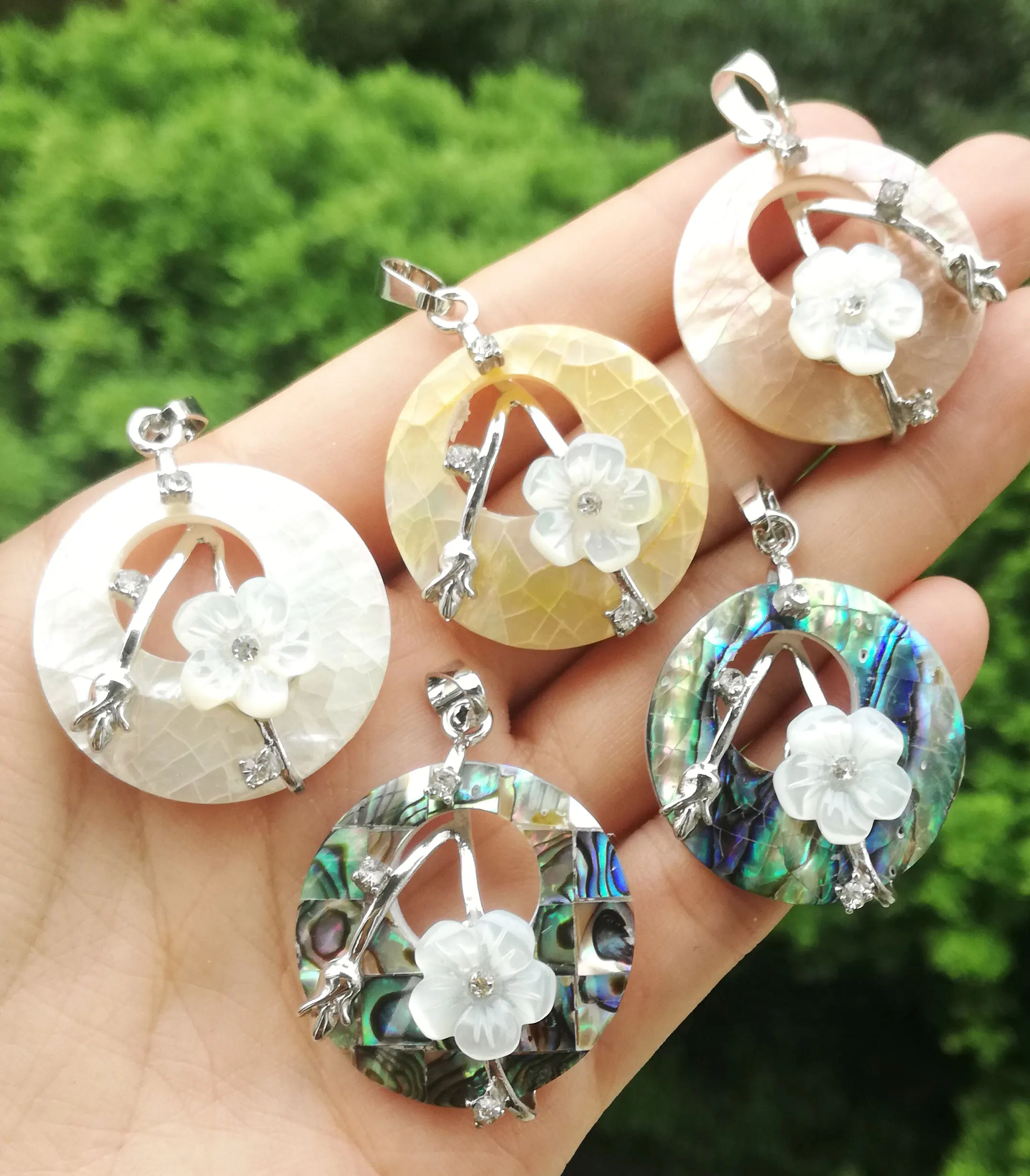 Круглый кулон в виде цветка пончика натуральный Абалон белый желтый черный