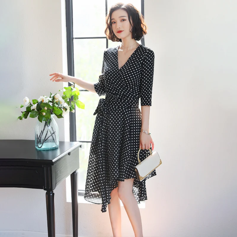 Весенняя одежда популярное платье с треугольным вырезом и волнистым поясом