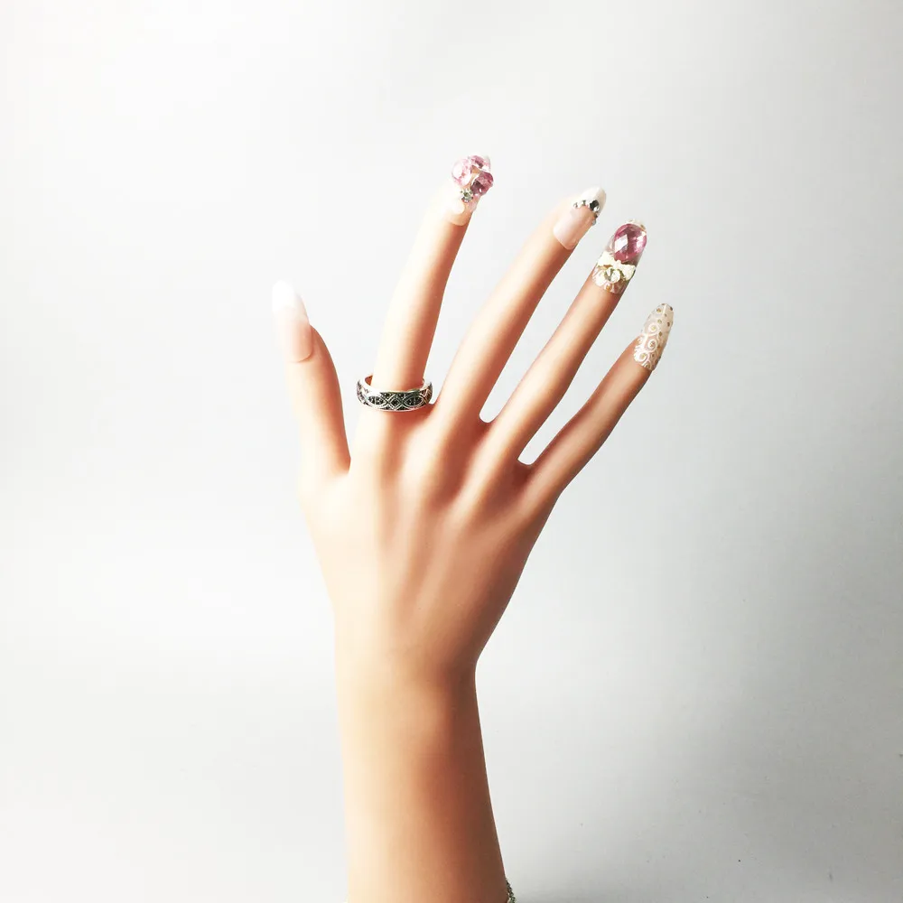 Кольцо с серебряной волнистой леской черное кубическим цирконием сердечком TS 2018