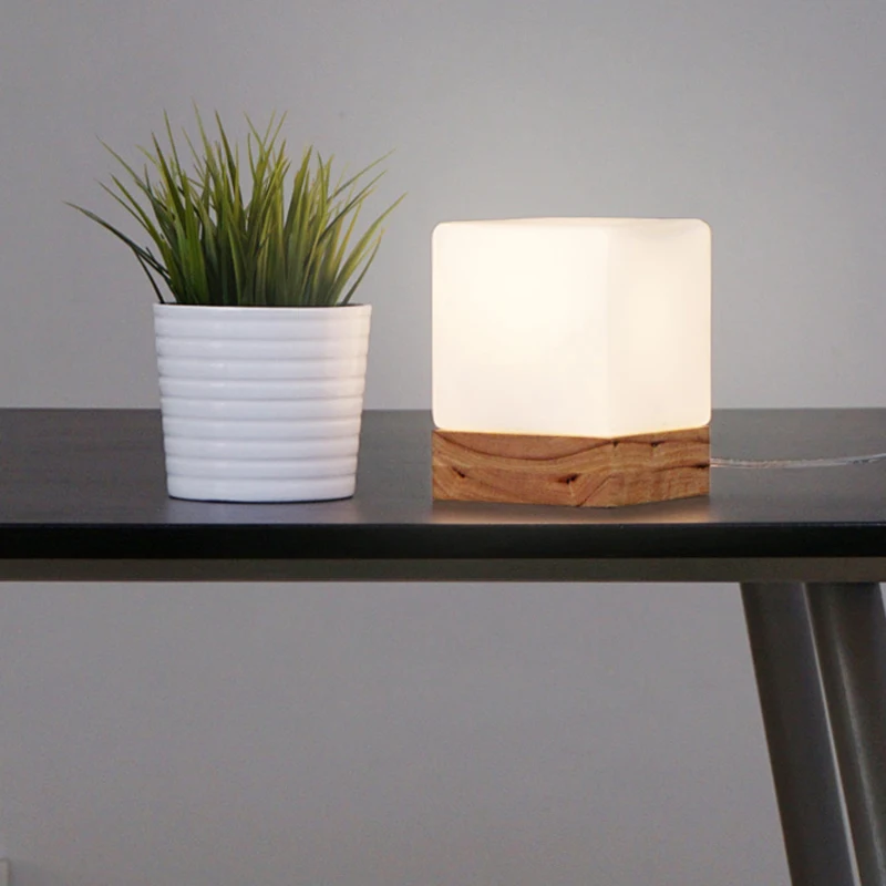 Cubi Настольная лампа с кубическим матовым стеклом абажур из дубового дерева