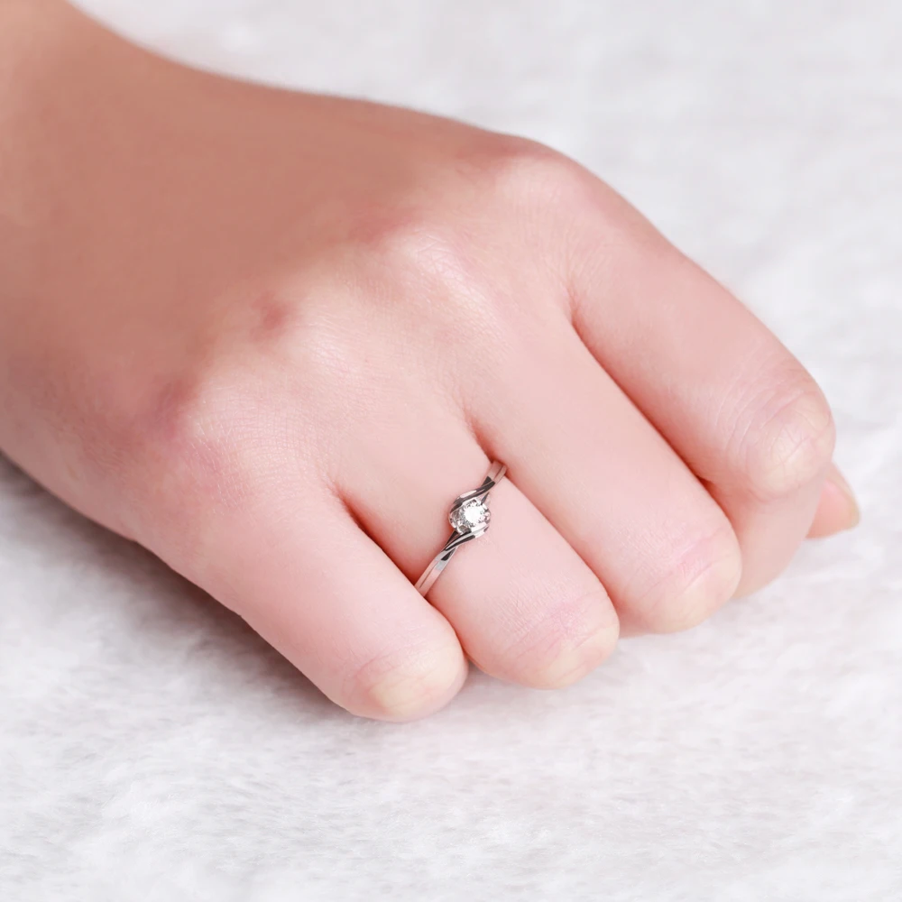 Кольцо обручальное круглое из белого золота 18 К с бриллиантами 0 08 карат|engagement