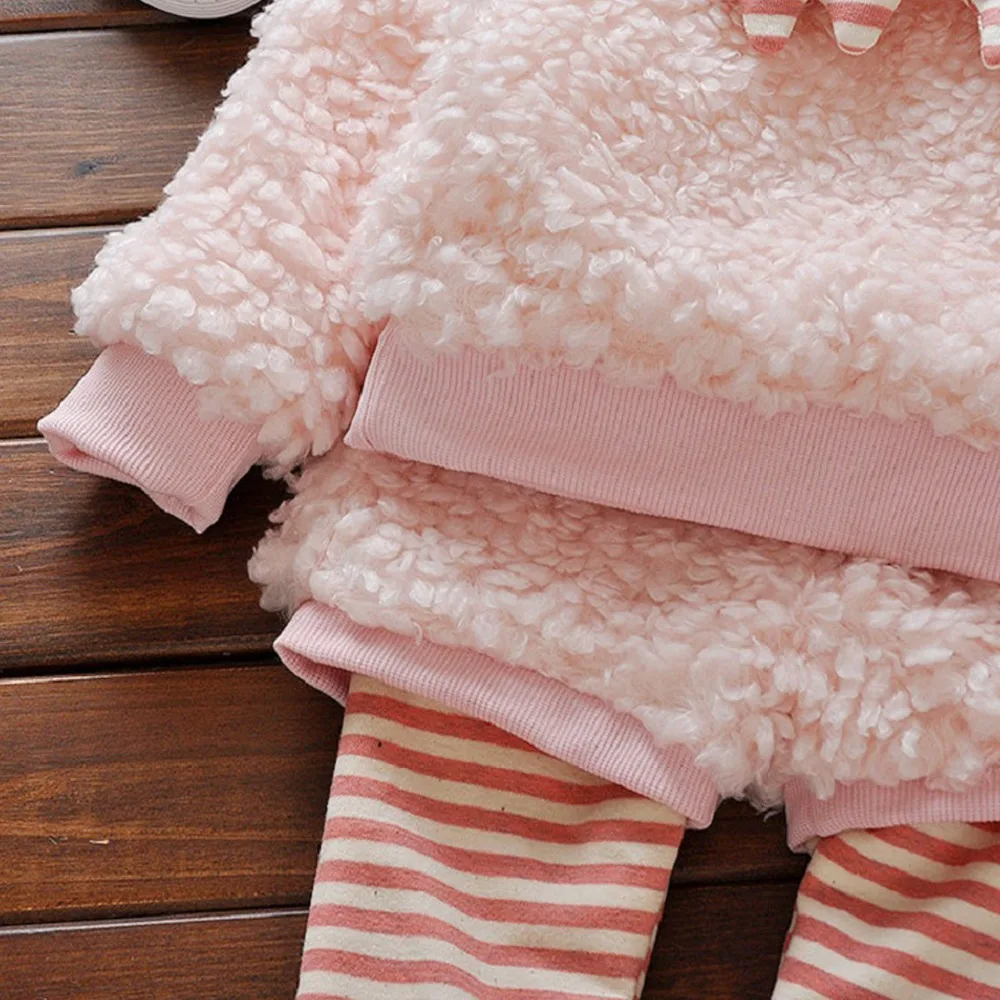 Красивая элегантная одежда для девочек с очаровательными глазами и логотипом