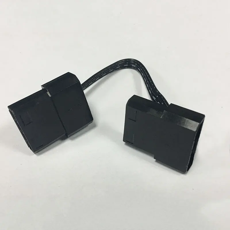 Главный блок компьютера внутренний линейный порт большой 4-контактный