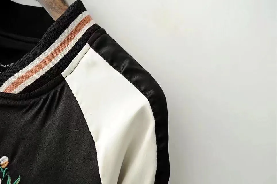 Женская куртка бомбер с контрастными рукавами цветочной вышивкой павлина|bomber