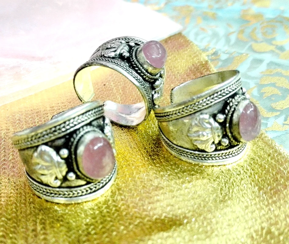 Фото Отличное старое тибетское серебряное красивое кольцо розовый кристаллический