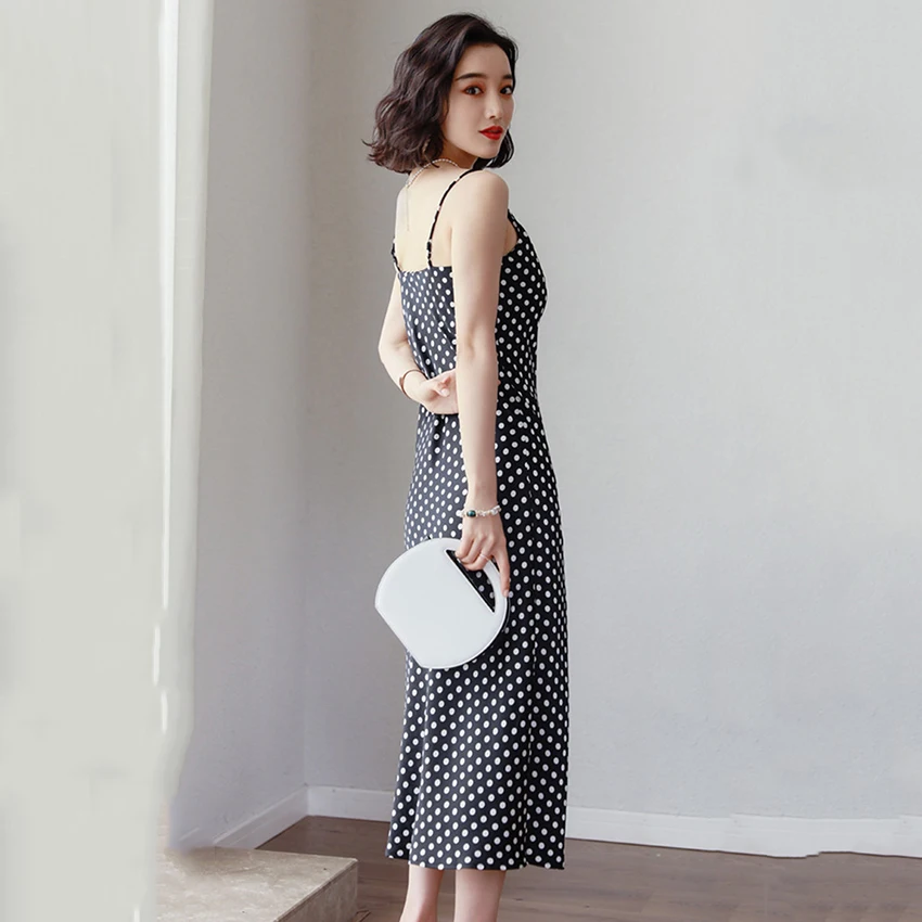 Женское платье спагетти в горошек черное без рукавов с открытой спиной