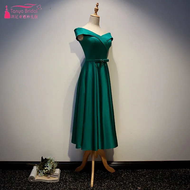 Зеленые платья подружки невесты с V образным вырезом длиной ниже колена атласное