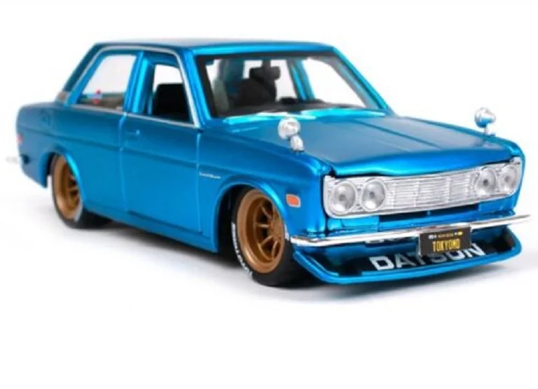 Maisto 1:24 1971 Datsun 510 синяя литая модель фотоигрушка новая в коробке|Наземный