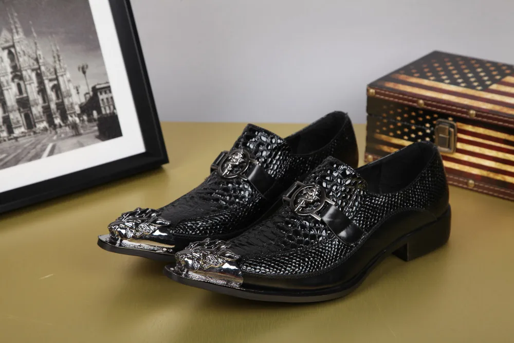 2017 г. Хит продаж черные мужские туфли без шнуровки с украшением в виде медали