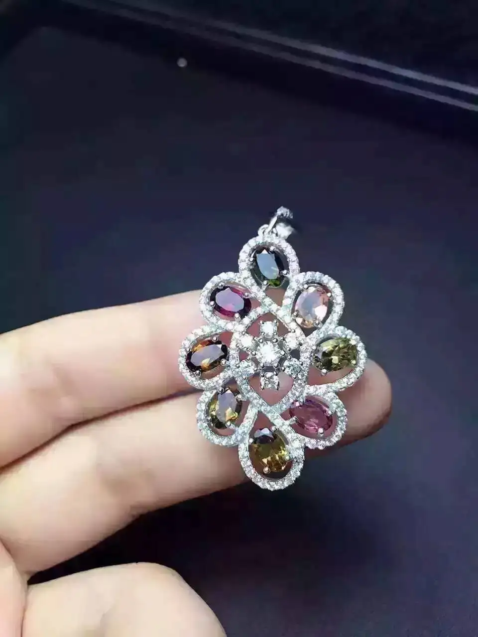 

Женский кулон из серебра 925 пробы с разноцветным турмалином