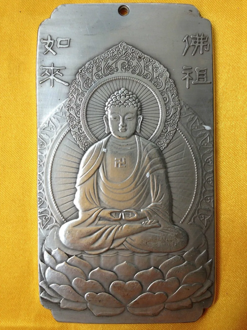 Китайский тибетский серебристый Bullion развеивает злых статуй Будды подвеска