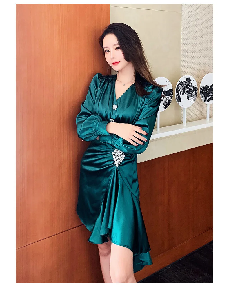 Женское платье зеленое элегантное знаменитостей с v-образным вырезом модное