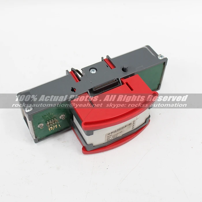 Используется в хорошем состоянии модуль расширения D136E001-001A с аксессуарами