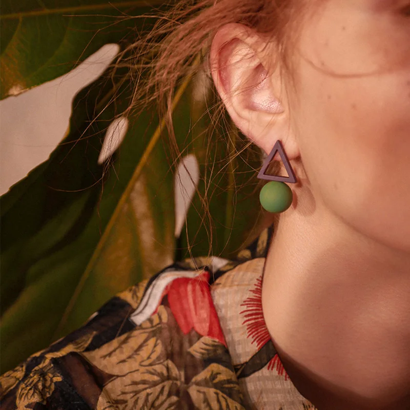 Модные асимметричные серьги в Корейском стиле с полыми треугольными шариками