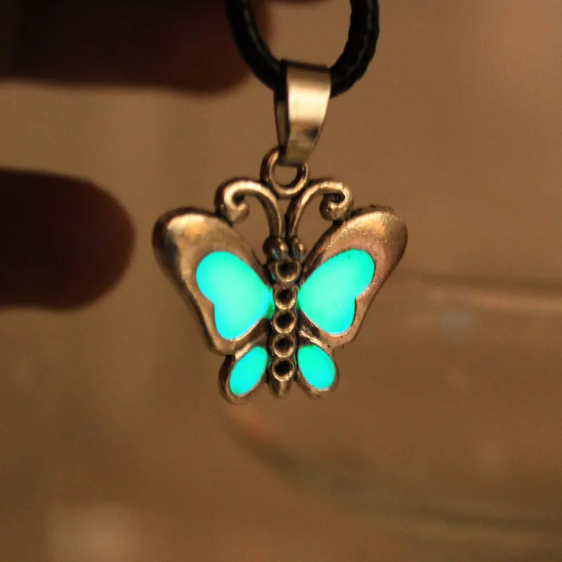 Светящееся ожерелье бабочка маленькое с кулоном светящееся в темноте светящиеся