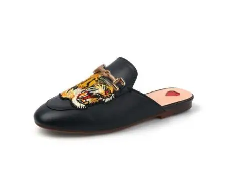 Tiger embroidery Классические тапочки дизайнерская металлическая пряжка Пляжные тапочки настоящей бычьей тапочки мягкая кожа мультфильм половина тапочки, женская обувь - Цвет: Tiger embroidery