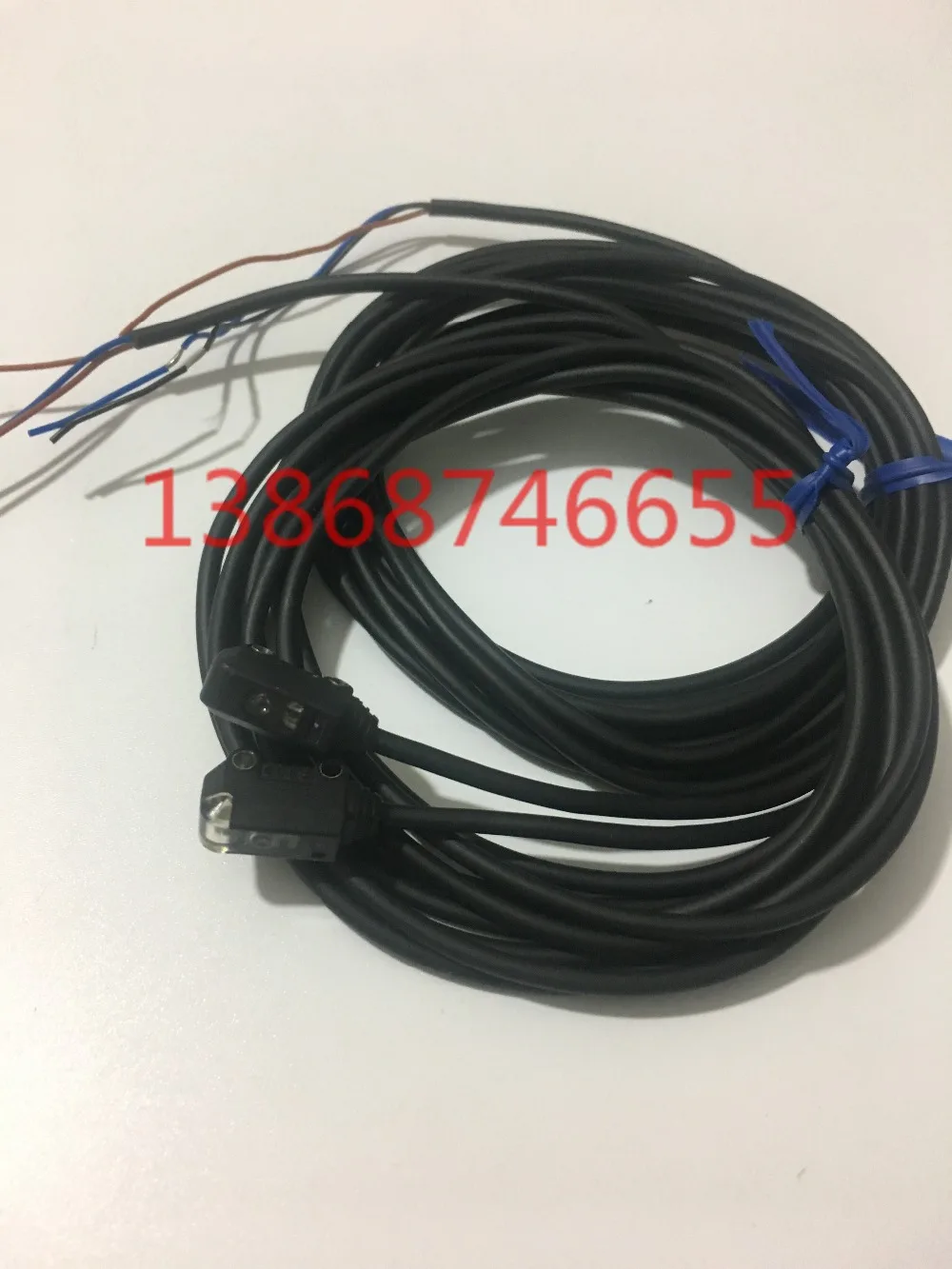 

Ultra-small ultra-thin amplifier built-in photoelectric sensor E3T-ST12
