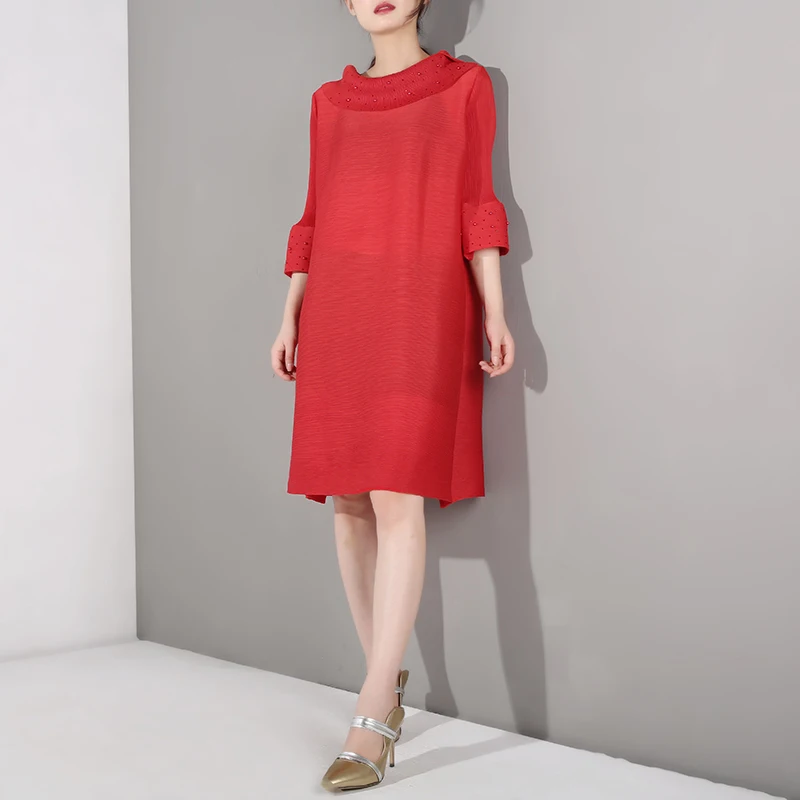 Женское платье с высоким воротом LANMREM красное плиссированное рукавом три