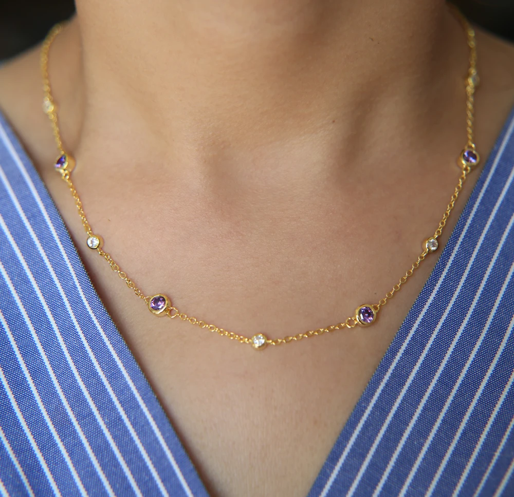 Женская цепочка из меди и латуни с белым фиолетовым ободком фианитом простое