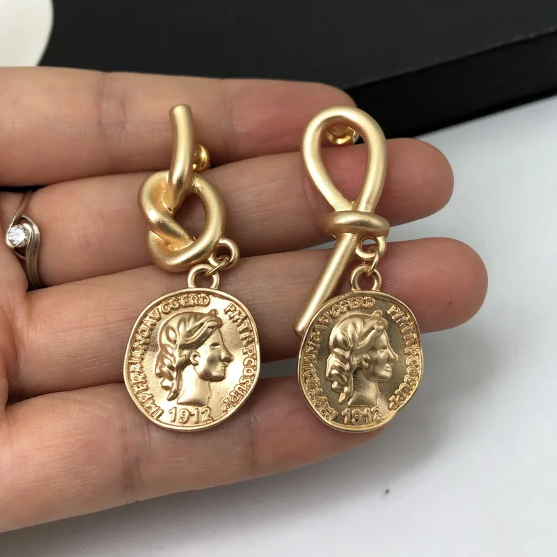 

F.J4Z 2020 Trend Retro Chic Earrings for Woman Vintage Coin Charms Drop Earrings Knot Twisted Alloy Jewelry for Party Christmas