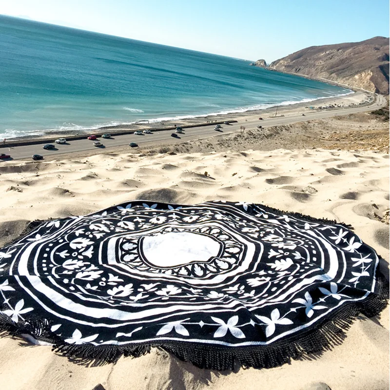 Стильное новейшее 2017 черное с кисточками белое цветочным принтом богемное