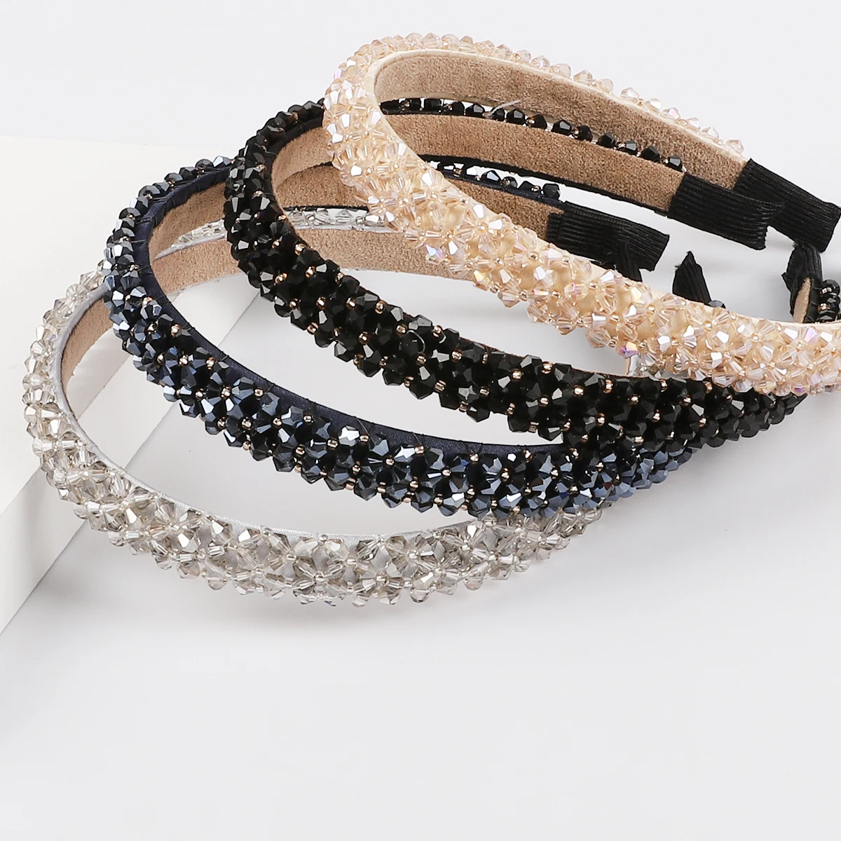 Блестящий женский обруч со стразами