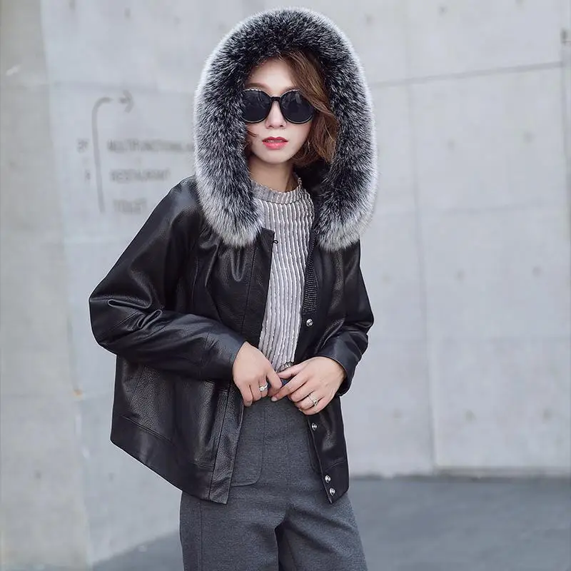 Куртка женская из натуральной овчины с воротником лисьего меха на весну-осень 2019