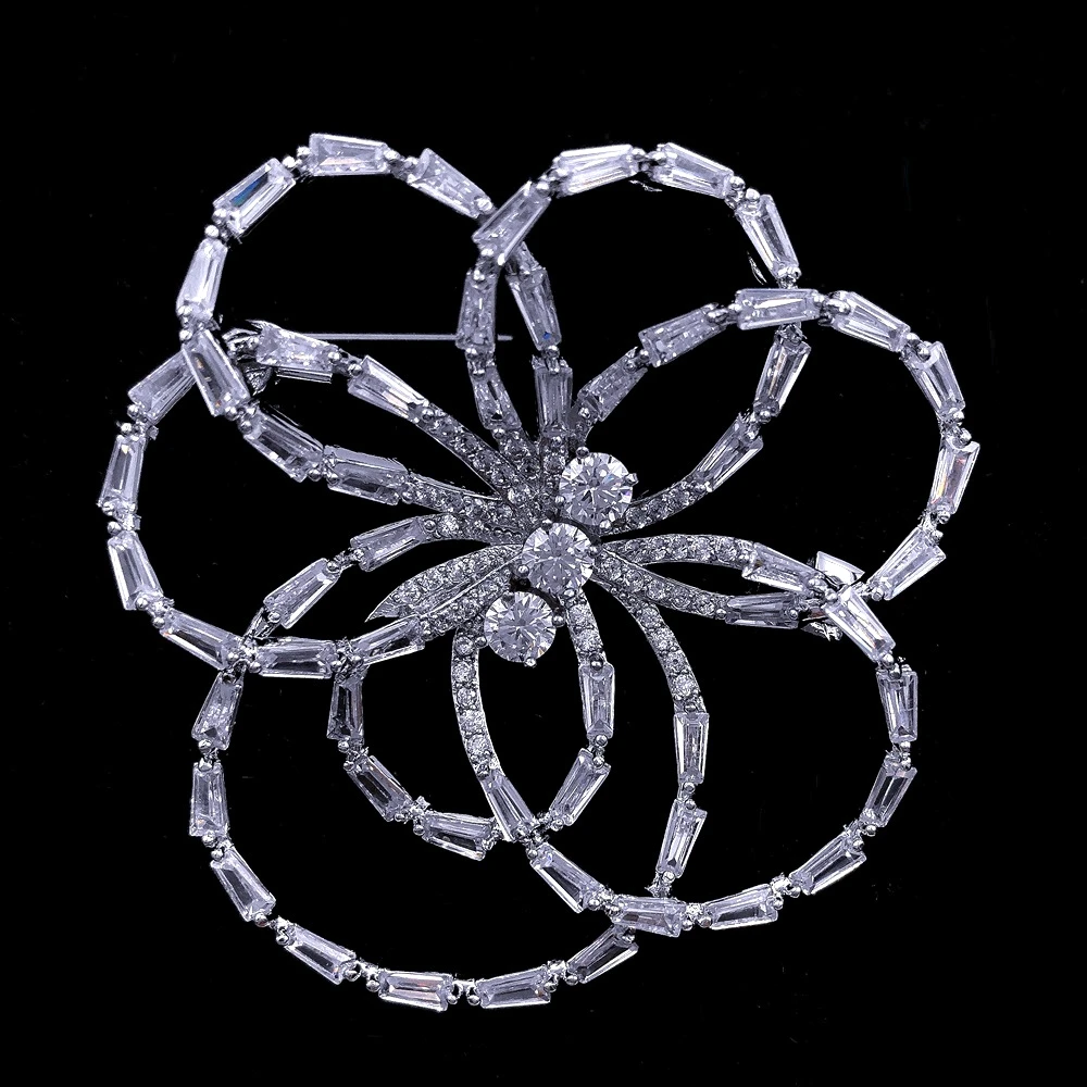 Брошь женская прозрачная в виде багета с фианитами и лепестками | Украшения