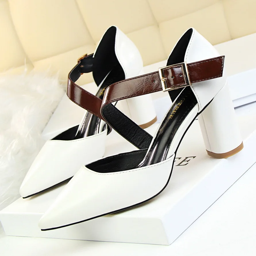 Bigtree мода толстые высокие каблуки обуви дамы ретро кожаные круглые пряжка стиль