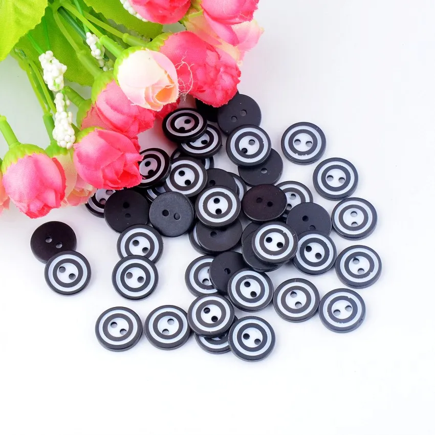 

Free Shipping 60Pcs plastic Round 2 Holes Buttons Black&White Painted Design Decoration Clothing Accessories Sewing Buttons 15mm