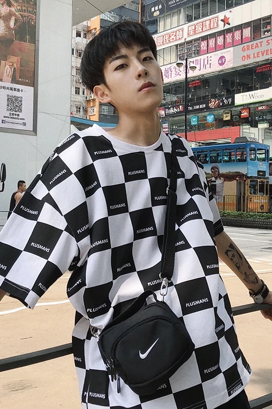 

2019 New Ulzzang Harajuku Korean T-shirt Fashion Black White Checkerboard Plaid Short-sleeved O Neck Loose Casual Men's T-shirt