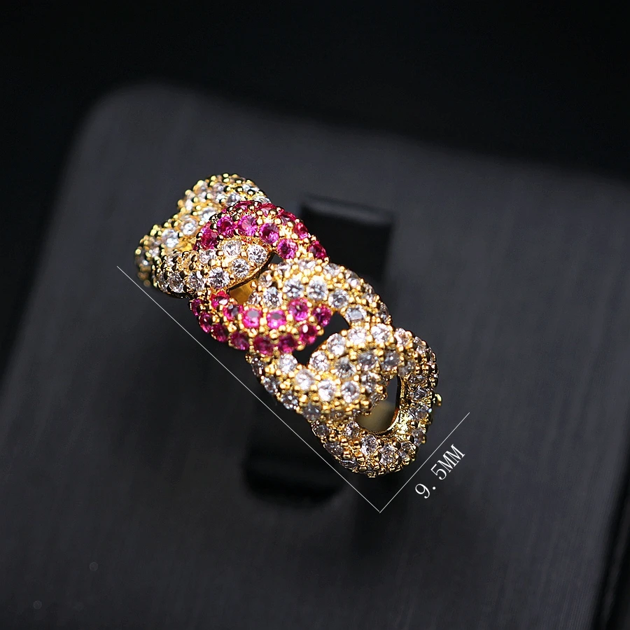 Женское кольцо с полным покрытием разноцветное золотого цвета блестящим