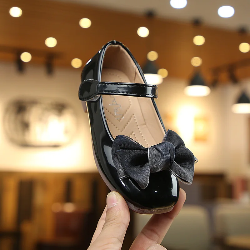 Удобная детская обувь из искусственной кожи для девочек модная с милым бантом