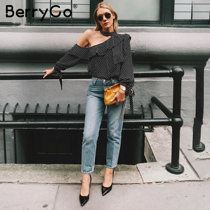 Женская блузка в горошек BerryGo шифоновая стиле ретро с оборками и рукавами