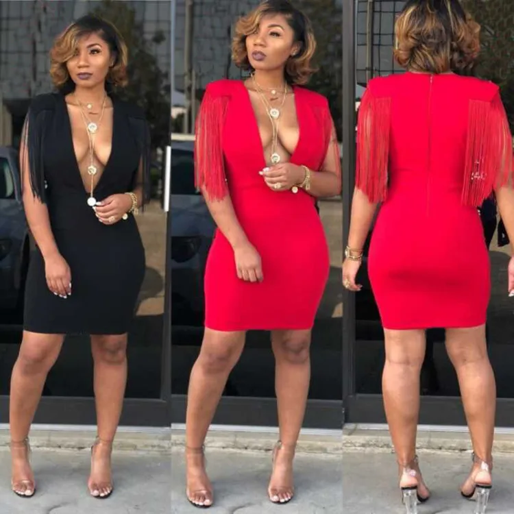 Платье-футляр с глубоким V-образным вырезом и коротким рукавом | Женская одежда