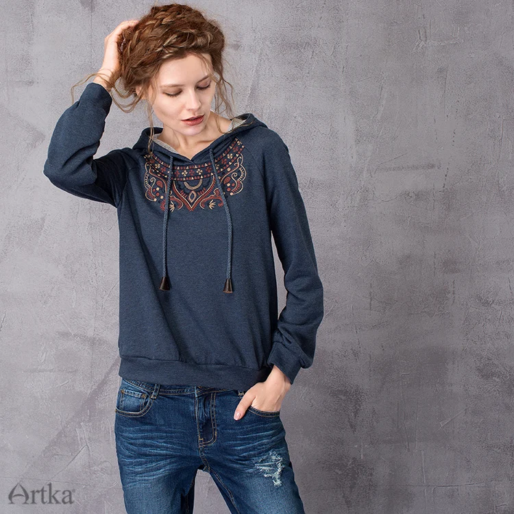 ARTKA, Женская Осенняя коллекция, новинка, одноцветная, Этническая вышивка, худи, Ретро стиль, с капюшоном, длинный рукав, подходит ко всему, удобная толстовка VA10071C