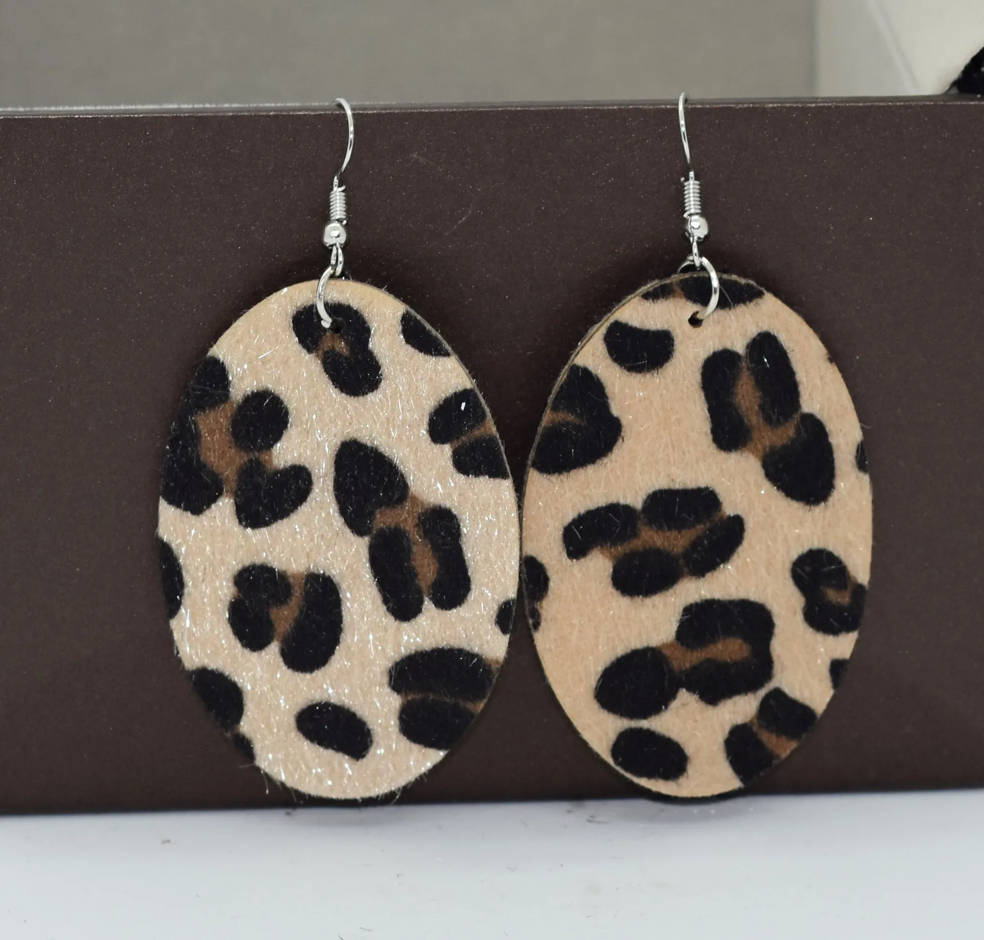 Женские серьги из кожи буйвола с леопардовым принтом трендовые Крючки в виде