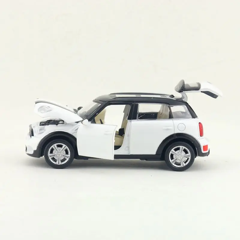 /Литье под давлением модель игрушки/1:28 Масштаб/мини Cooper S Countryman автомобиль/оттяните назад/звук и свет автомобиля/Набор для обучения/подарок