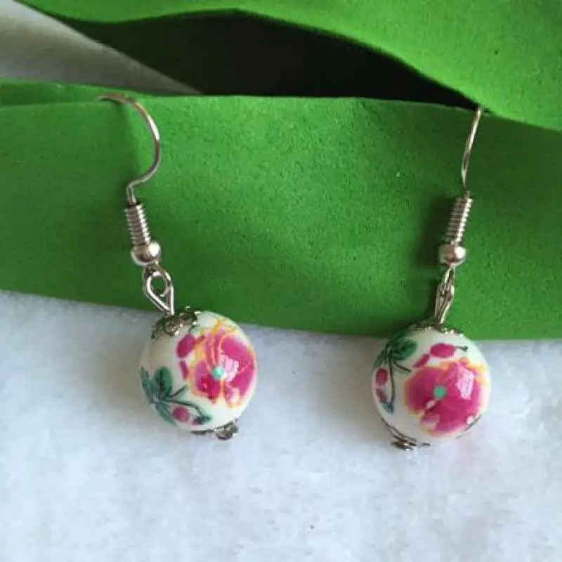 Маленькие новые керамические серьги в стиле ретро с изображением национального