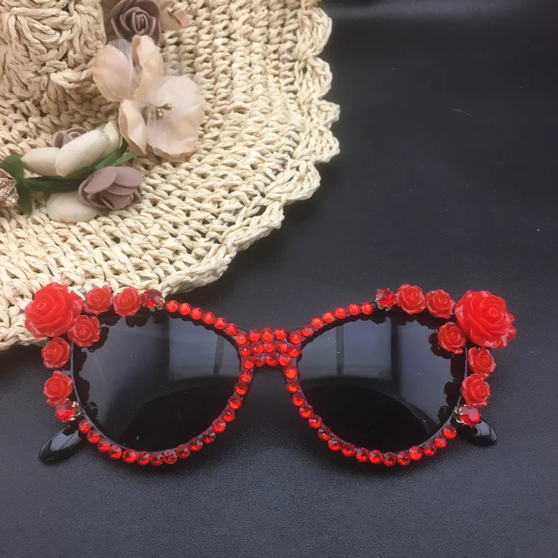 New runway Baroque Crystal Women Girls Red Sunglasses Retro Flower Rose Summer Beach Glasses Gift |